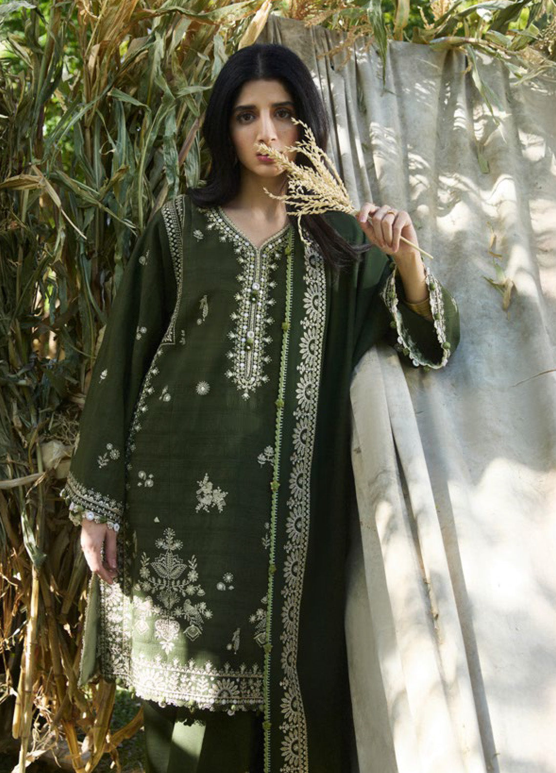 Zaha By Khadija Shah Embroidered Jacquard 3 Piece Unstitched Suit ZH24W ZW24-01 SABAAZ Zaha By Khadija Shah Embroidered Jacquard 3 Piece Unstitched Suit ZH24W ZW24-01 SABAAZ