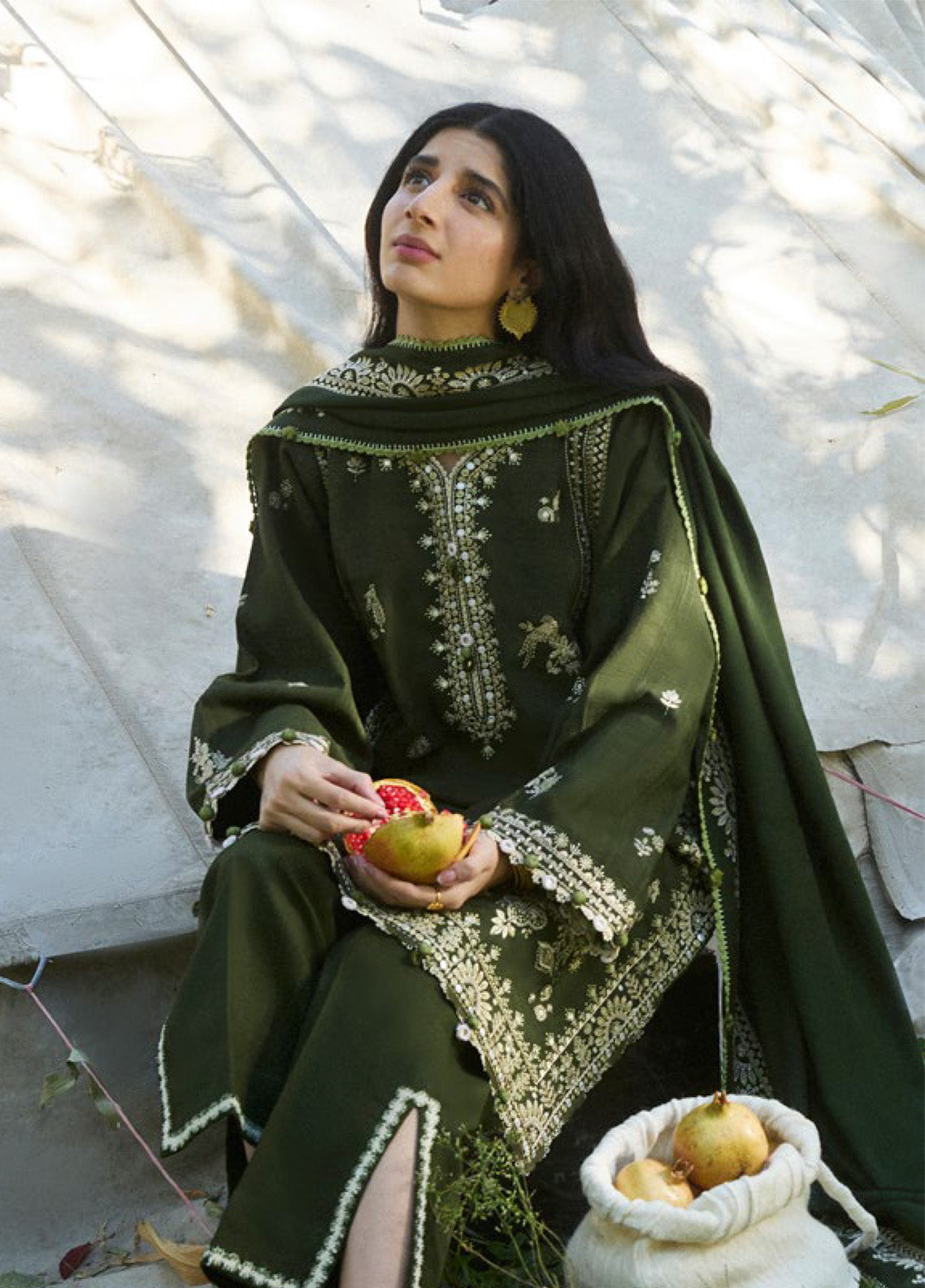 Zaha By Khadija Shah Embroidered Jacquard 3 Piece Unstitched Suit ZH24W ZW24-01 SABAAZ Zaha By Khadija Shah Embroidered Jacquard 3 Piece Unstitched Suit ZH24W ZW24-01 SABAAZ