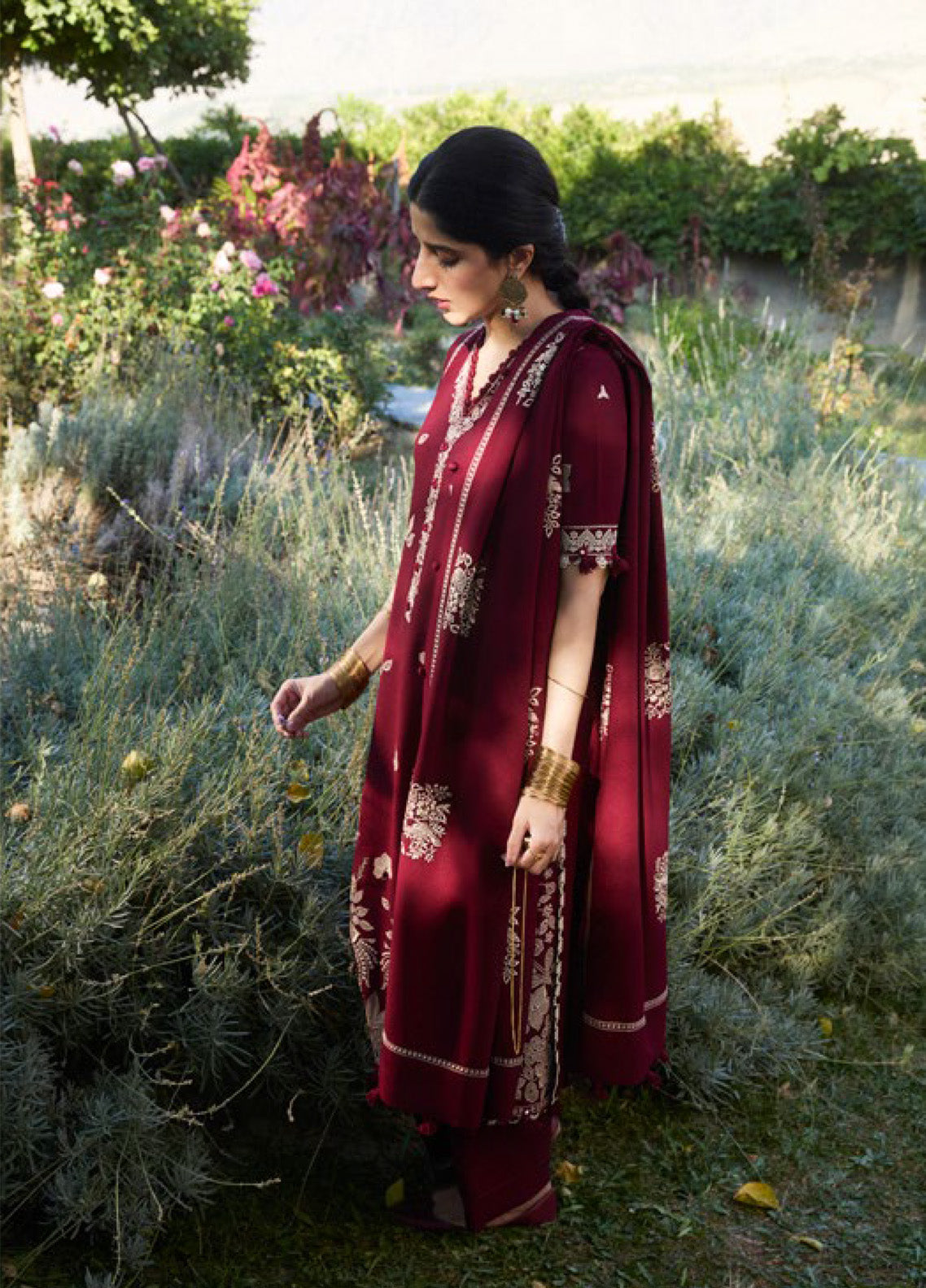 Zaha By Khadija Shah Embroidered Karandi 3 Piece Unstitched Suit ZH24W ZW24-04 ZARQAA Zaha By Khadija Shah Embroidered Karandi 3 Piece Unstitched Suit ZH24W ZW24-04 ZARQAA