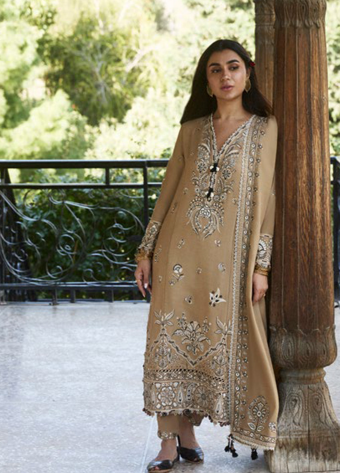 Zaha By Khadija Shah Embroidered Karandi 3 Piece Unstitched Suit ZH24W ZW24-10 SUZANI Zaha By Khadija Shah Embroidered Karandi 3 Piece Unstitched Suit ZH24W ZW24-10 SUZANI