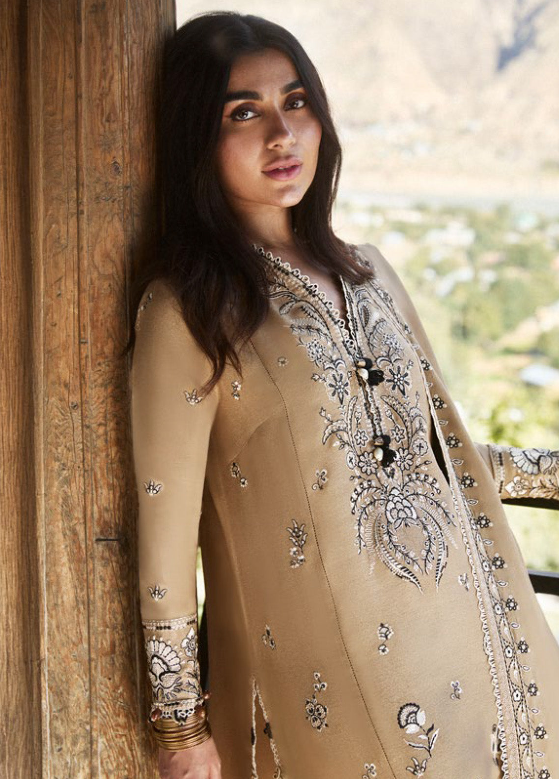 Zaha By Khadija Shah Embroidered Karandi 3 Piece Unstitched Suit ZH24W ZW24-10 SUZANI Zaha By Khadija Shah Embroidered Karandi 3 Piece Unstitched Suit ZH24W ZW24-10 SUZANI