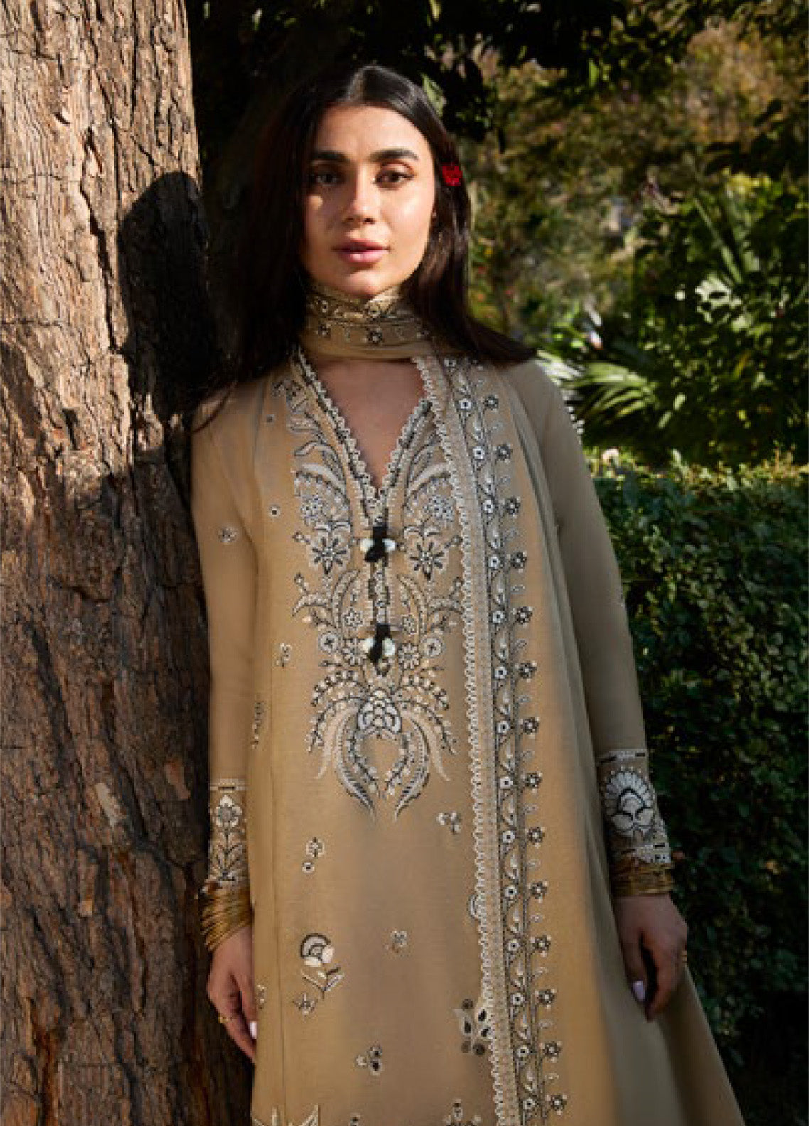 Zaha By Khadija Shah Embroidered Karandi 3 Piece Unstitched Suit ZH24W ZW24-10 SUZANI Zaha By Khadija Shah Embroidered Karandi 3 Piece Unstitched Suit ZH24W ZW24-10 SUZANI