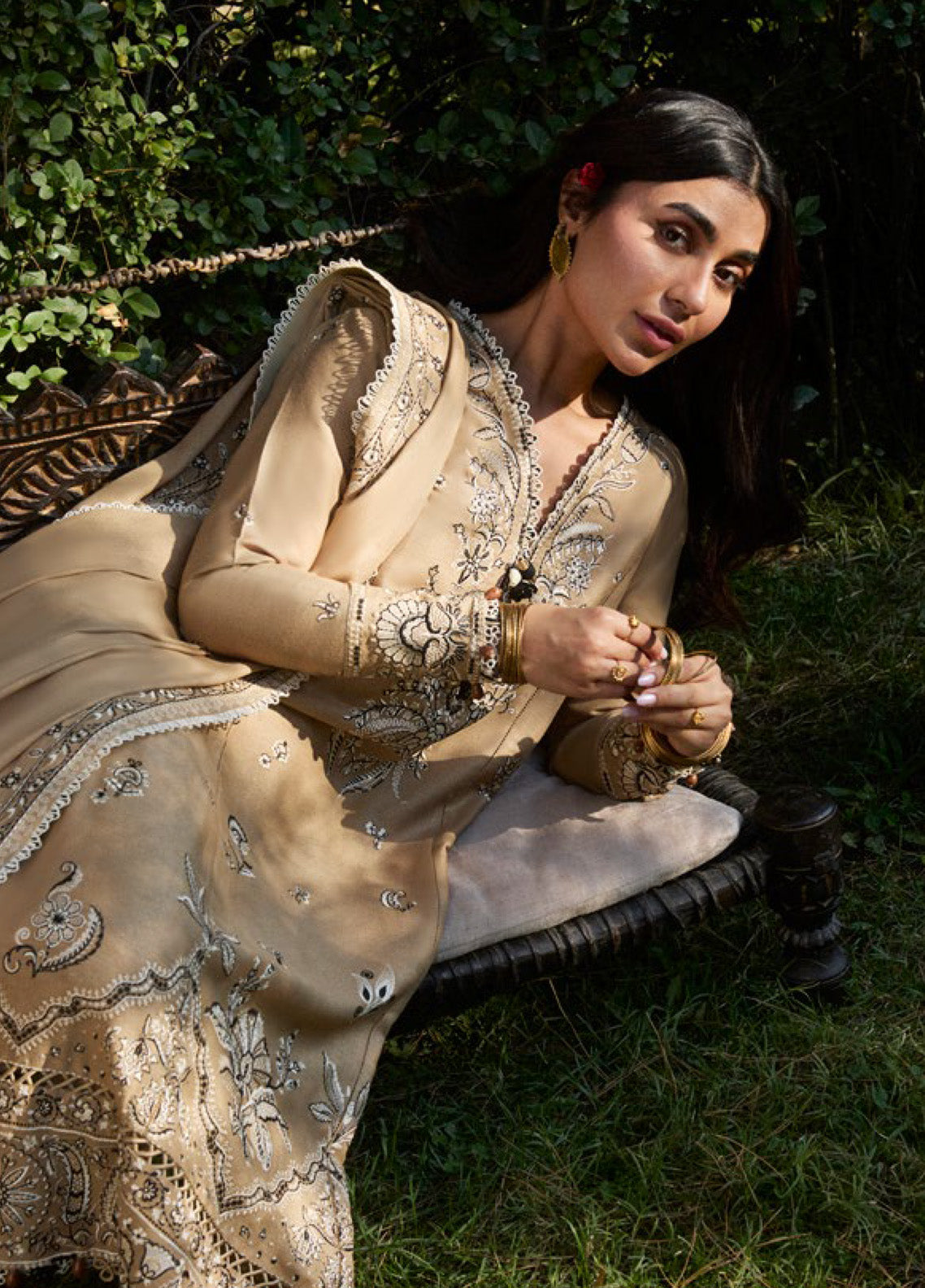 Zaha By Khadija Shah Embroidered Karandi 3 Piece Unstitched Suit ZH24W ZW24-10 SUZANI Zaha By Khadija Shah Embroidered Karandi 3 Piece Unstitched Suit ZH24W ZW24-10 SUZANI