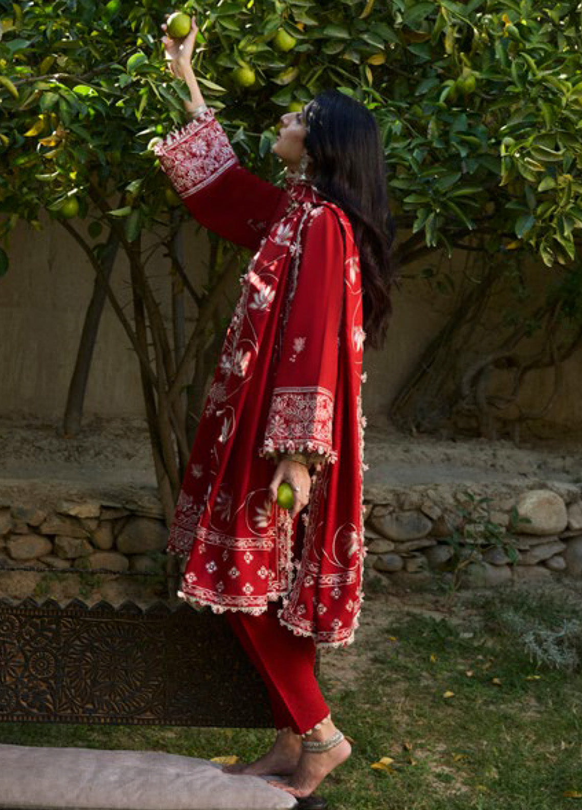 Zaha By Khadija Shah Embroidered Khaddar 3 Piece Unstitched Suit ZH24W ZW24-02 DILARA Zaha By Khadija Shah Embroidered Khaddar 3 Piece Unstitched Suit ZH24W ZW24-02 DILARA