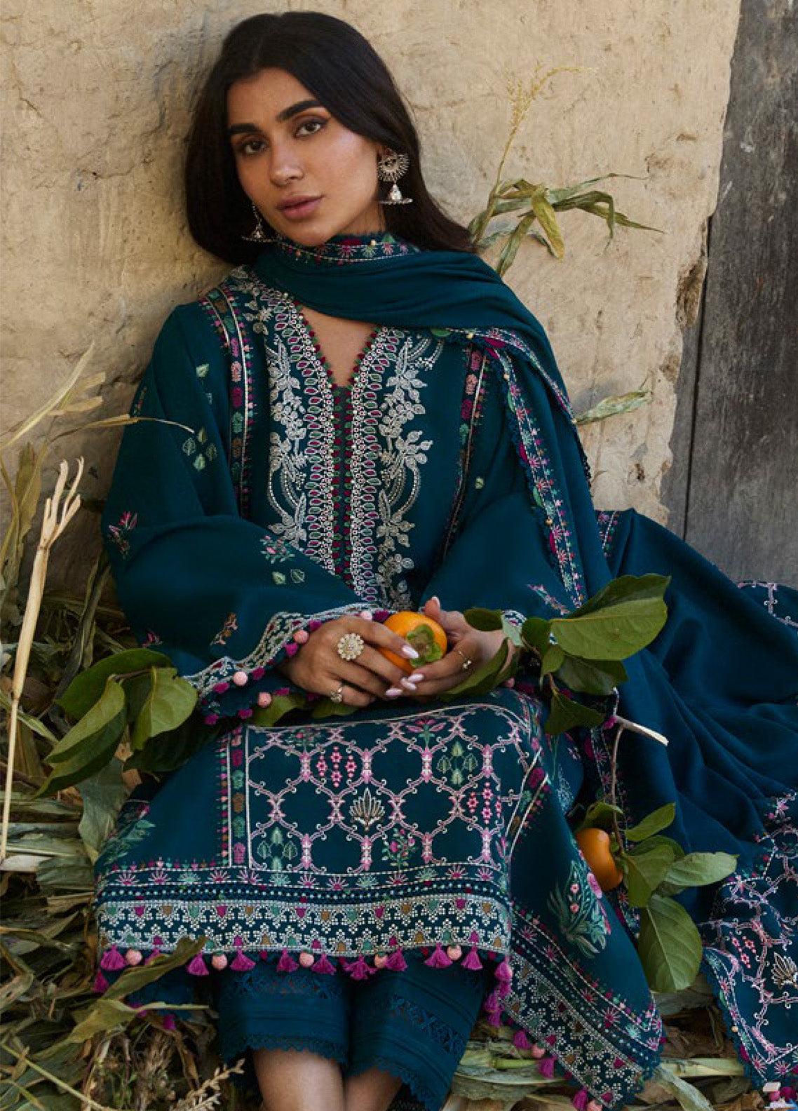 Zaha By Khadija Shah Embroidered Khaddar 3 Piece Unstitched Suit ZH24W ZW24-05 ZUMAR Zaha By Khadija Shah Embroidered Khaddar 3 Piece Unstitched Suit ZH24W ZW24-05 ZUMAR