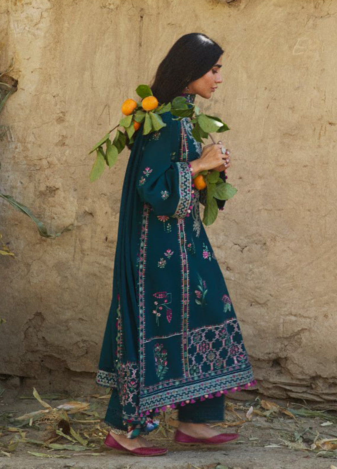 Zaha By Khadija Shah Embroidered Khaddar 3 Piece Unstitched Suit ZH24W ZW24-05 ZUMAR Zaha By Khadija Shah Embroidered Khaddar 3 Piece Unstitched Suit ZH24W ZW24-05 ZUMAR