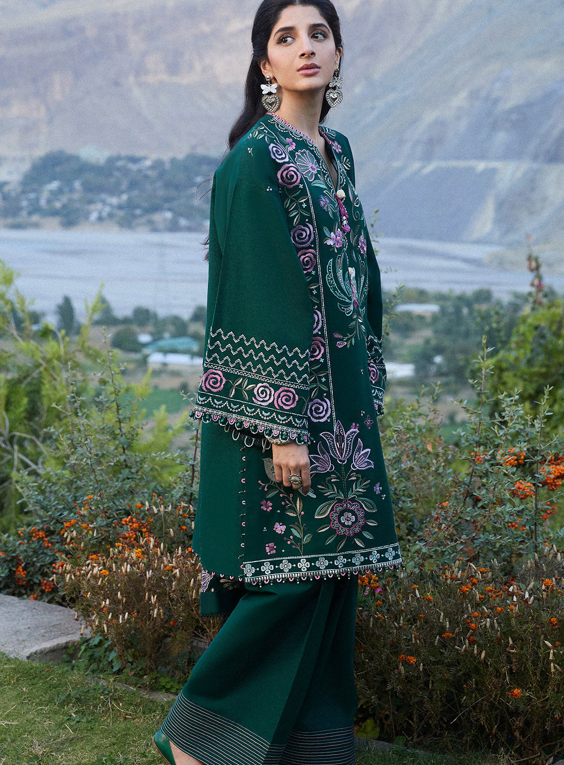 Zaha By Khadija Shah Embroidered Khaddar 3 Piece Unstitched Suit ZH24W ZW24-11 ARSIN Zaha By Khadija Shah Embroidered Khaddar 3 Piece Unstitched Suit ZH24W ZW24-11 ARSIN