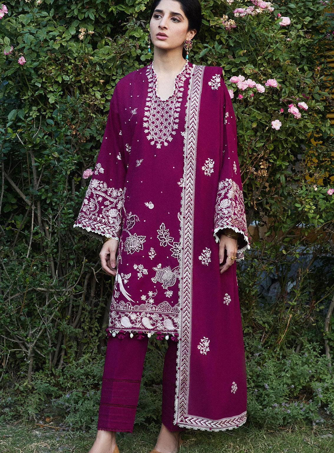 Zaha By Khadija Shah Embroidered Khaddar 3 Piece Unstitched Suit ZH24W ZW24-12 AFREEN Zaha By Khadija Shah Embroidered Khaddar 3 Piece Unstitched Suit ZH24W ZW24-12 AFREEN