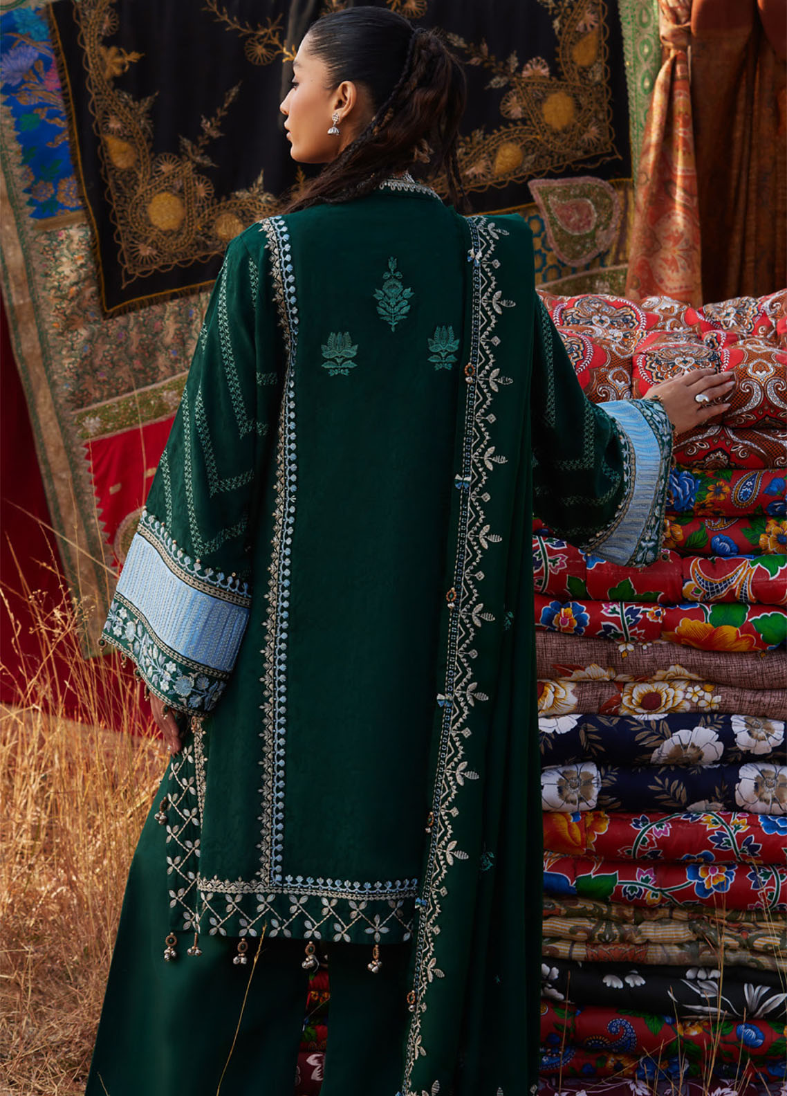 Zaha By Khadijah Shah Embroidered Jacquard Suits Unstitched 3 Piece ZH25NL D-ZW-09 YASMIN Zaha By Khadijah Shah Embroidered Jacquard Suits Unstitched 3 Piece ZH25NL D-ZW-09 YASMIN