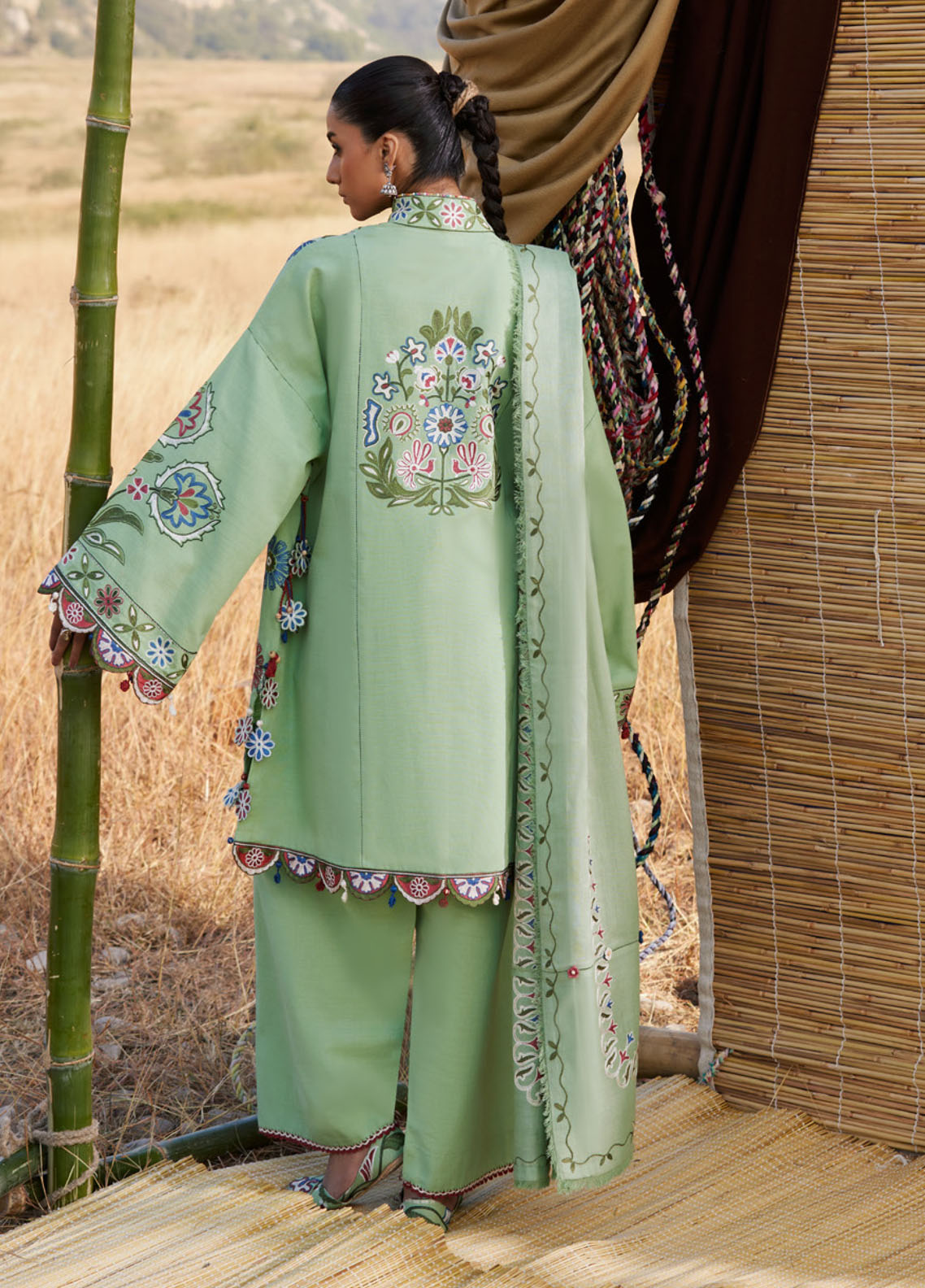Zaha By Khadijah Shah Embroidered Khaddar Suits Unstitched 3 Piece ZH25NL D-ZW-03 NARMEEN Zaha By Khadijah Shah Embroidered Khaddar Suits Unstitched 3 Piece ZH25NL D-ZW-03 NARMEEN