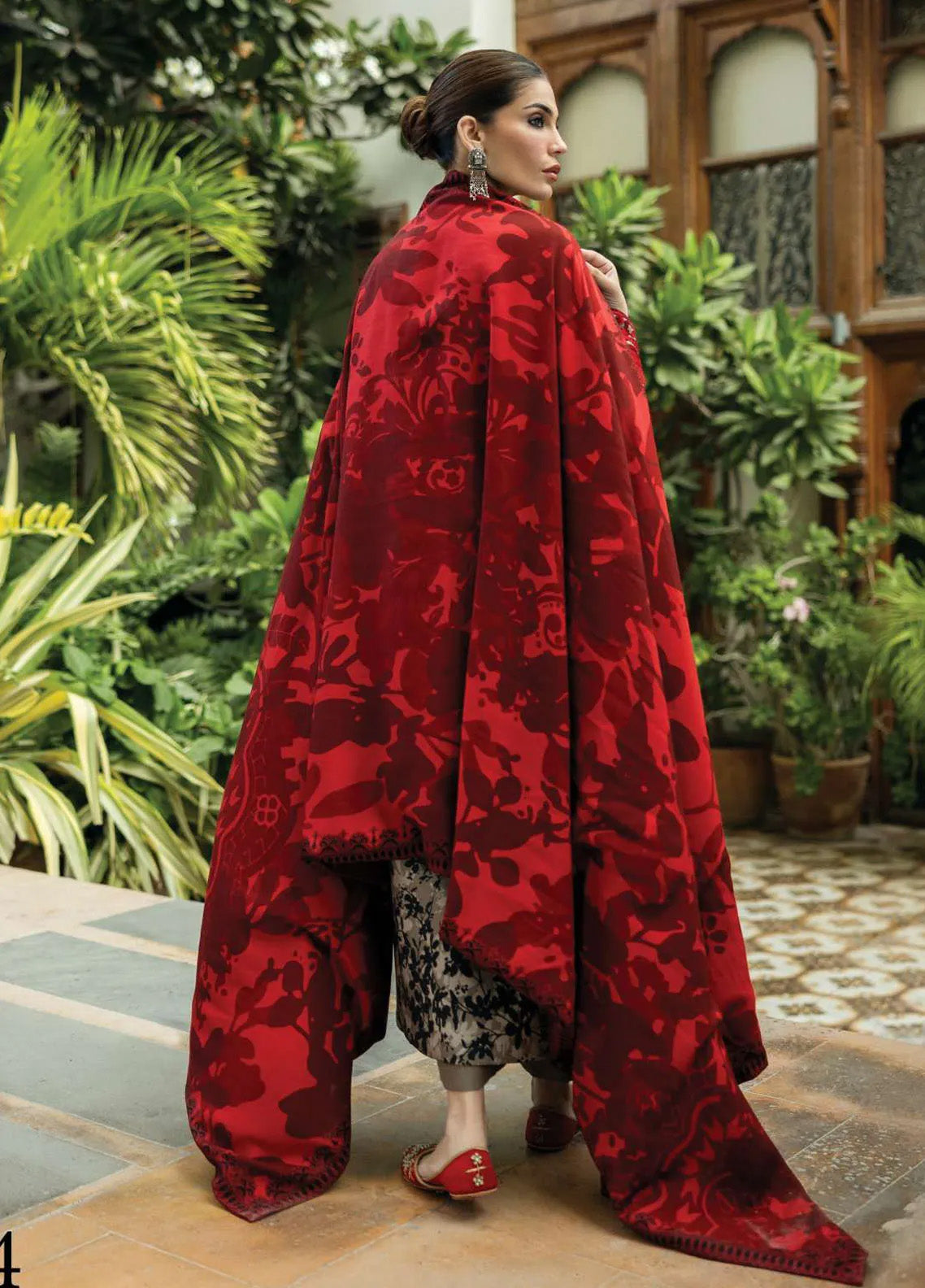 Zainab Chottani Embroidered Herringbone 3 Piece Unstitched Suit ZC24WS D-04 ZEMASTAN Zainab Chottani Embroidered Herringbone 3 Piece Unstitched Suit ZC24WS D-04 ZEMASTAN