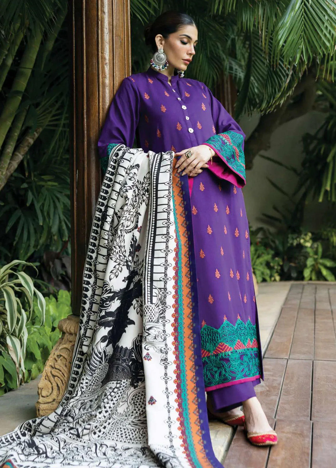 Zainab Chottani Embroidered Herringbone 3 Piece Unstitched Suit ZC24WS D-09 VANIZA Zainab Chottani Embroidered Herringbone 3 Piece Unstitched Suit ZC24WS D-09 VANIZA