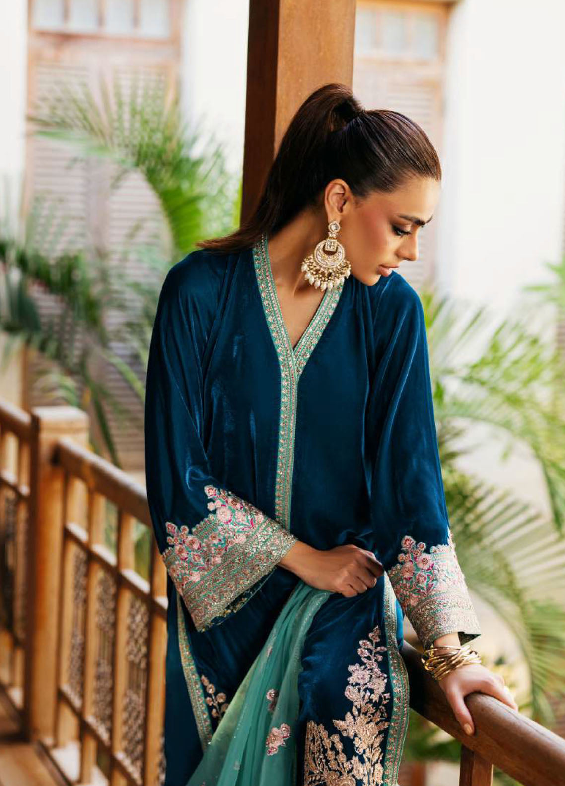 Zainab Chottani Embroidered Velvet 3 Piece Unstitched Suit ZC25LV D-ELSA Zainab Chottani Embroidered Velvet 3 Piece Unstitched Suit ZC25LV D-ELSA