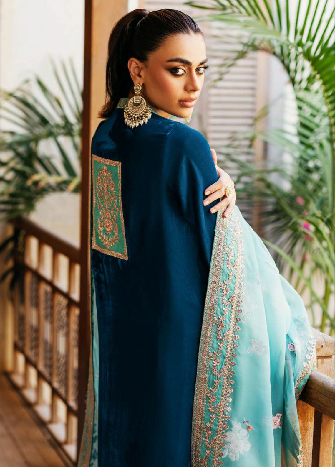 Zainab Chottani Embroidered Velvet 3 Piece Unstitched Suit ZC25LV D-ELSA Zainab Chottani Embroidered Velvet 3 Piece Unstitched Suit ZC25LV D-ELSA
