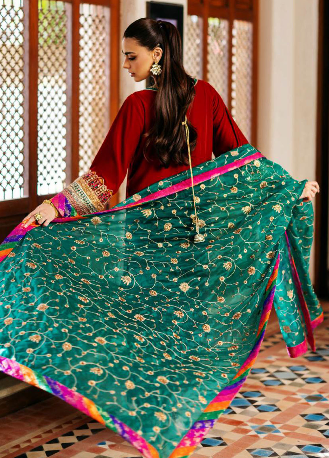 Zainab Chottani Embroidered Velvet 3 Piece Unstitched Suit ZC25LV D-SIFA Zainab Chottani Embroidered Velvet 3 Piece Unstitched Suit ZC25LV D-SIFA