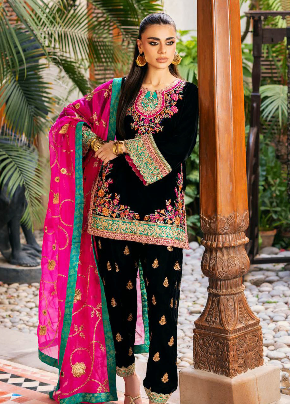 Zainab Chottani Embroidered Velvet 3 Piece Unstitched Suit ZC25LV D-ZEBA Zainab Chottani Embroidered Velvet 3 Piece Unstitched Suit ZC25LV D-ZEBA