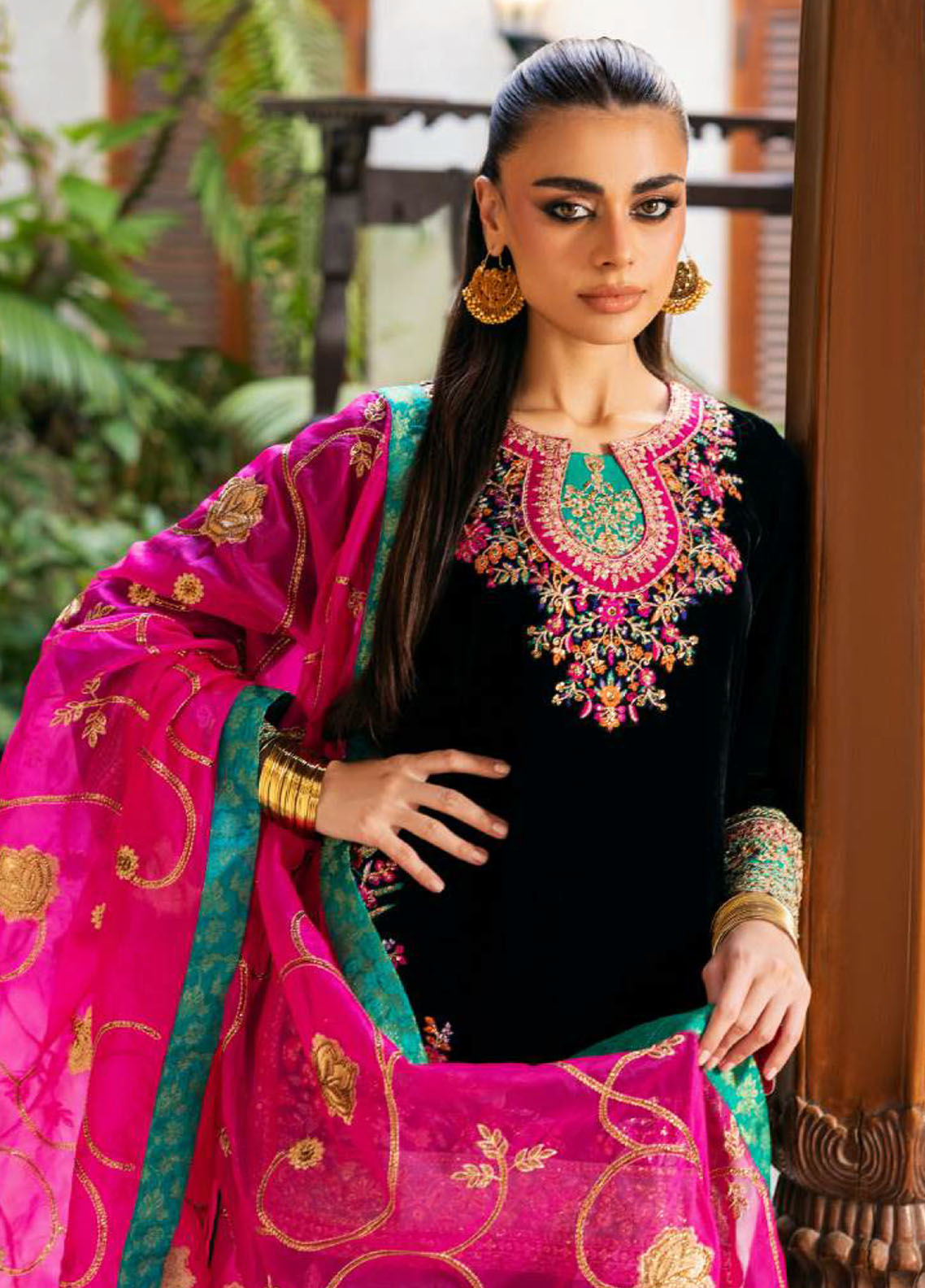 Zainab Chottani Embroidered Velvet 3 Piece Unstitched Suit ZC25LV D-ZEBA Zainab Chottani Embroidered Velvet 3 Piece Unstitched Suit ZC25LV D-ZEBA