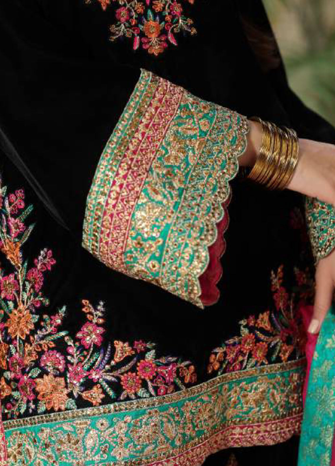 Zainab Chottani Embroidered Velvet 3 Piece Unstitched Suit ZC25LV D-ZEBA Zainab Chottani Embroidered Velvet 3 Piece Unstitched Suit ZC25LV D-ZEBA