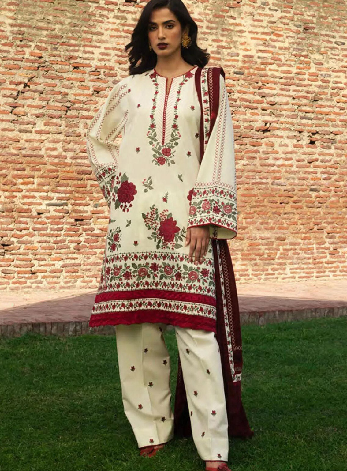 Zara Shahjahan Embroidered Khaddar 3 Piece Unstitched Suit ZS24UW D-01 FARIDEH Zara Shahjahan Embroidered Khaddar 3 Piece Unstitched Suit ZS24UW D-01 FARIDEH