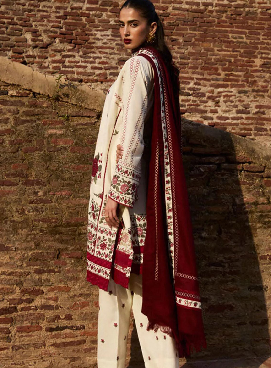 Zara Shahjahan Embroidered Khaddar 3 Piece Unstitched Suit ZS24UW D-01 FARIDEH Zara Shahjahan Embroidered Khaddar 3 Piece Unstitched Suit ZS24UW D-01 FARIDEH