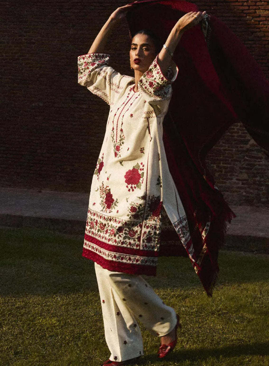 Zara Shahjahan Embroidered Khaddar 3 Piece Unstitched Suit ZS24UW D-01 FARIDEH Zara Shahjahan Embroidered Khaddar 3 Piece Unstitched Suit ZS24UW D-01 FARIDEH