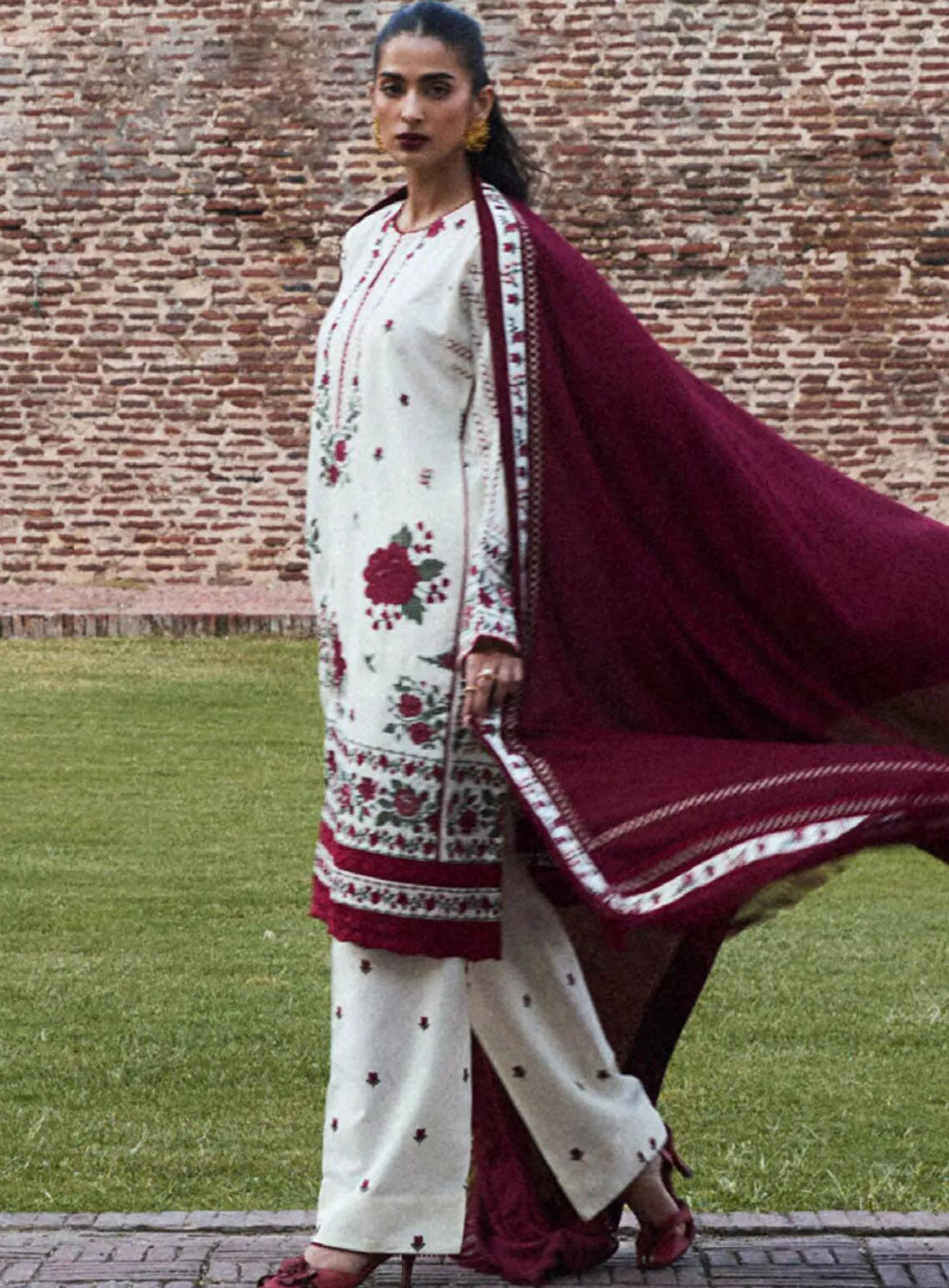 Zara Shahjahan Embroidered Khaddar 3 Piece Unstitched Suit ZS24UW D-01 FARIDEH Zara Shahjahan Embroidered Khaddar 3 Piece Unstitched Suit ZS24UW D-01 FARIDEH