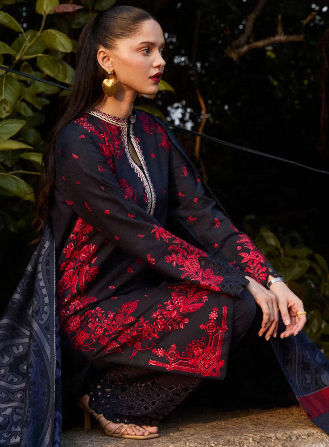 Zara Shahjahan Embroidered Khaddar 3 Piece Unstitched Suit ZS24UW D-02 DARYA Zara Shahjahan Embroidered Khaddar 3 Piece Unstitched Suit ZS24UW D-02 DARYA