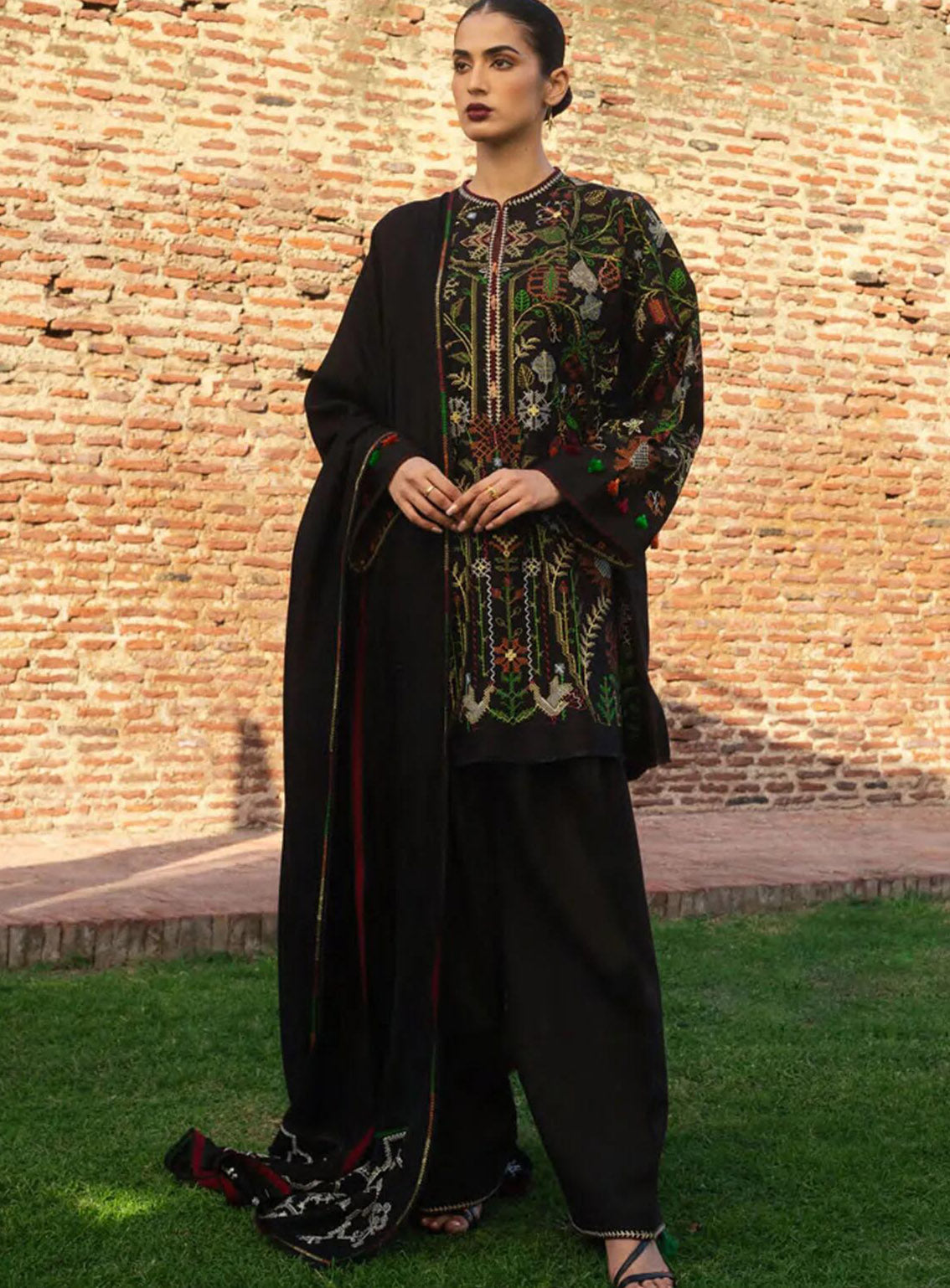 Zara Shahjahan Embroidered Khaddar 3 Piece Unstitched Suit ZS24UW D-04 LALEH Zara Shahjahan Embroidered Khaddar 3 Piece Unstitched Suit ZS24UW D-04 LALEH