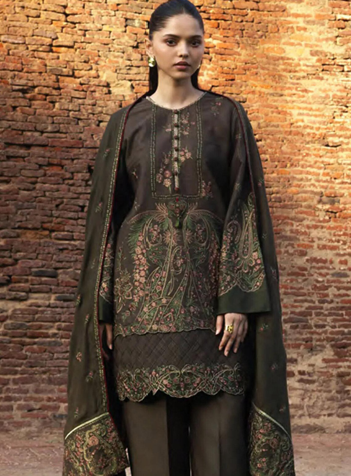 Zara Shahjahan Embroidered Khaddar 3 Piece Unstitched Suit ZS24UW D-05 ZOHREH Zara Shahjahan Embroidered Khaddar 3 Piece Unstitched Suit ZS24UW D-05 ZOHREH