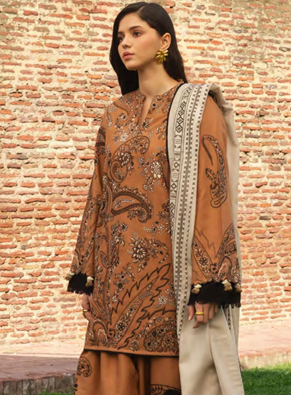Zara Shahjahan Embroidered Khaddar 3 Piece Unstitched Suit ZS24UW D-06 ROYA Zara Shahjahan Embroidered Khaddar 3 Piece Unstitched Suit ZS24UW D-06 ROYA
