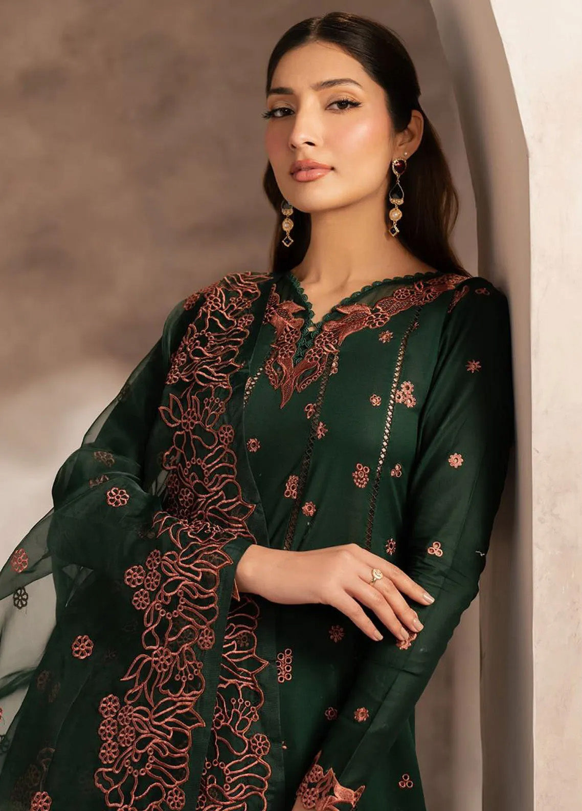 Zarif Embroidered Lawn 3 Piece Unstitched Suit ZF25EL D-04 SIRAAN Zarif Embroidered Lawn 3 Piece Unstitched Suit ZF25EL D-04 SIRAAN