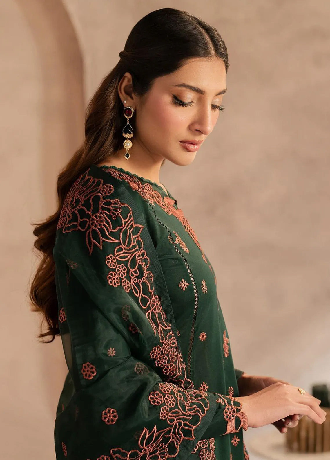 Zarif Embroidered Lawn 3 Piece Unstitched Suit ZF25EL D-04 SIRAAN Zarif Embroidered Lawn 3 Piece Unstitched Suit ZF25EL D-04 SIRAAN