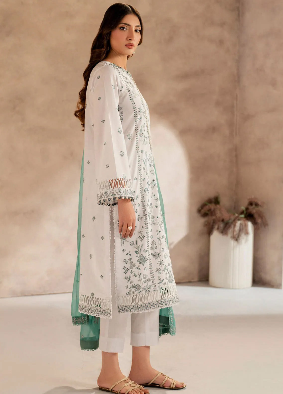 Zarif Embroidered Lawn 3 Piece Unstitched Suit ZF25EL D-05 SEMIL Zarif Embroidered Lawn 3 Piece Unstitched Suit ZF25EL D-05 SEMIL