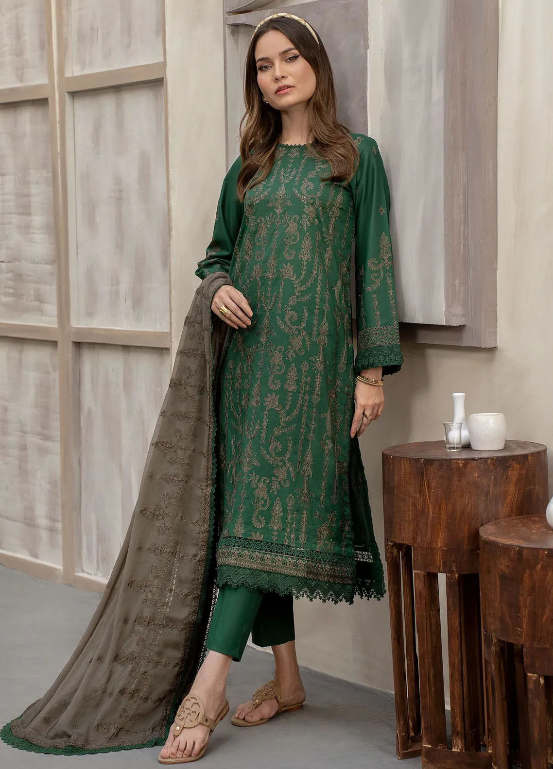 Zarif Festive Embroidered Lawn 3 Piece Unstitched Suit ZF24F ZFL-06 LIVIA Zarif Festive Embroidered Lawn 3 Piece Unstitched Suit ZF24F ZFL-06 LIVIA