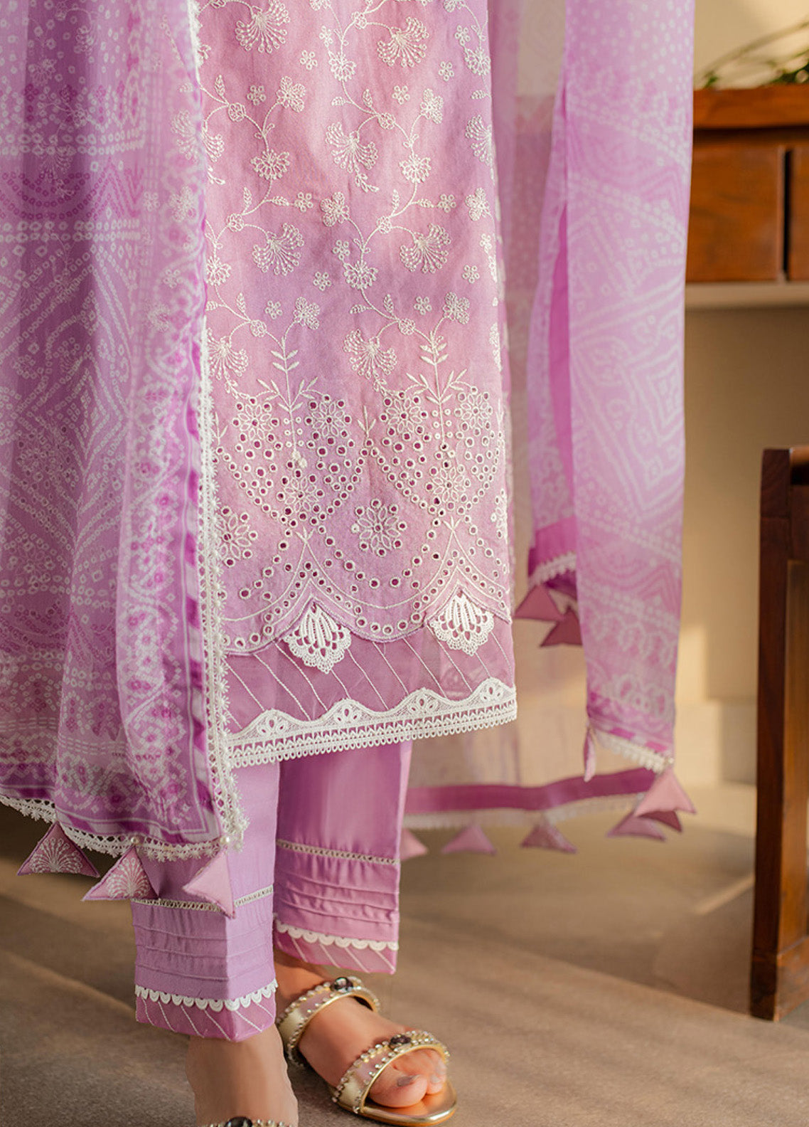 Zellbury Chikankari Embroidered Cotton 3 Piece Unstitched Suit WUC24E30703 Zellbury Chikankari Embroidered Cotton 3 Piece Unstitched Suit WUC24E30703