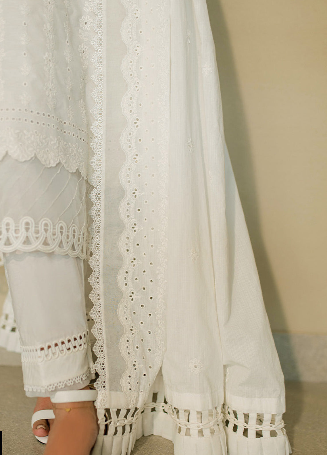 Zellbury Chikankari Embroidered Cotton 3 Piece Unstitched Suit WUC24E30704 Zellbury Chikankari Embroidered Cotton 3 Piece Unstitched Suit WUC24E30704