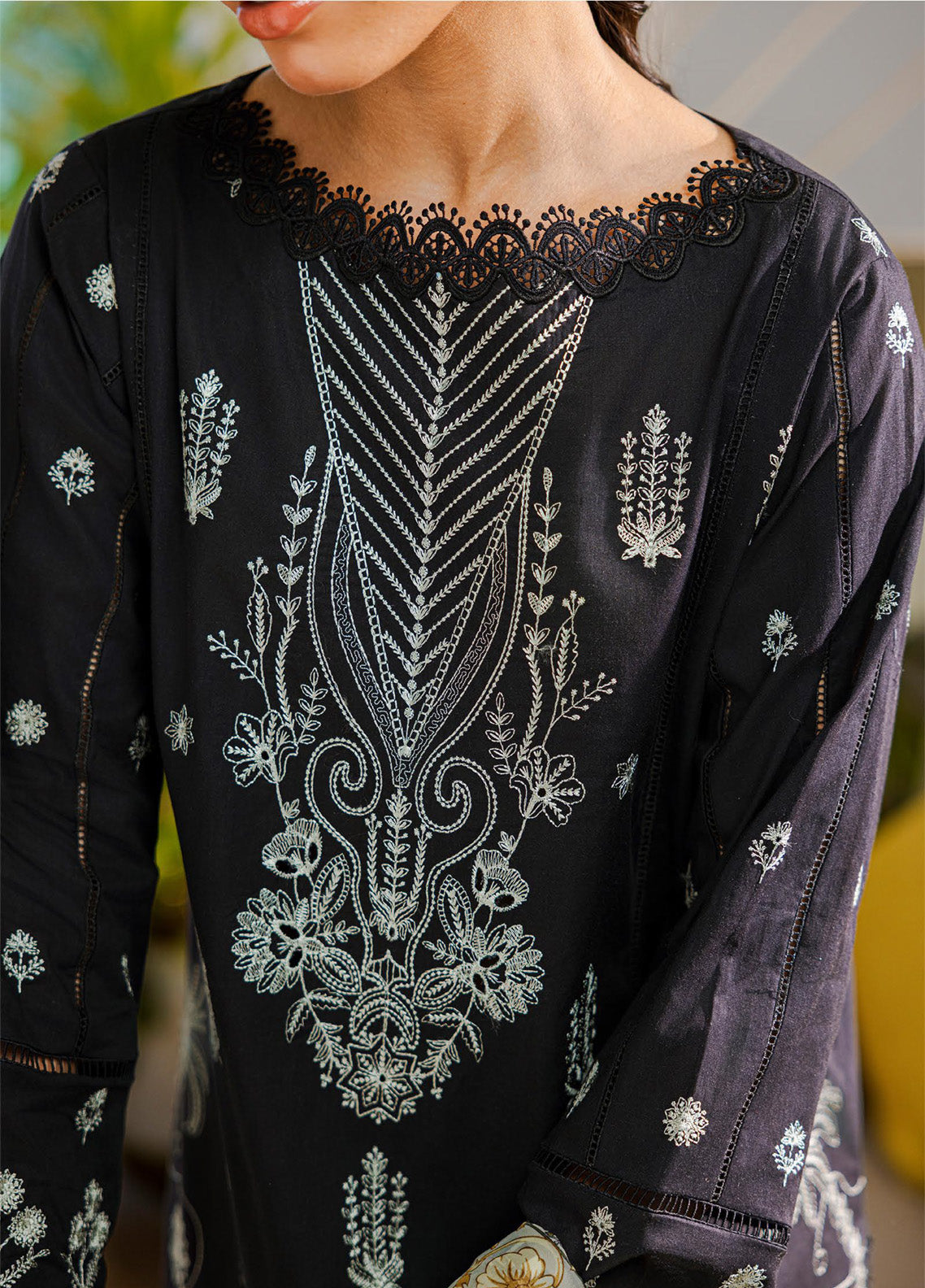 Zellbury Chikankari Lawn 3 Piece Unstitched Suit WUS25E30801 Zellbury Chikankari Lawn 3 Piece Unstitched Suit WUS25E30801
