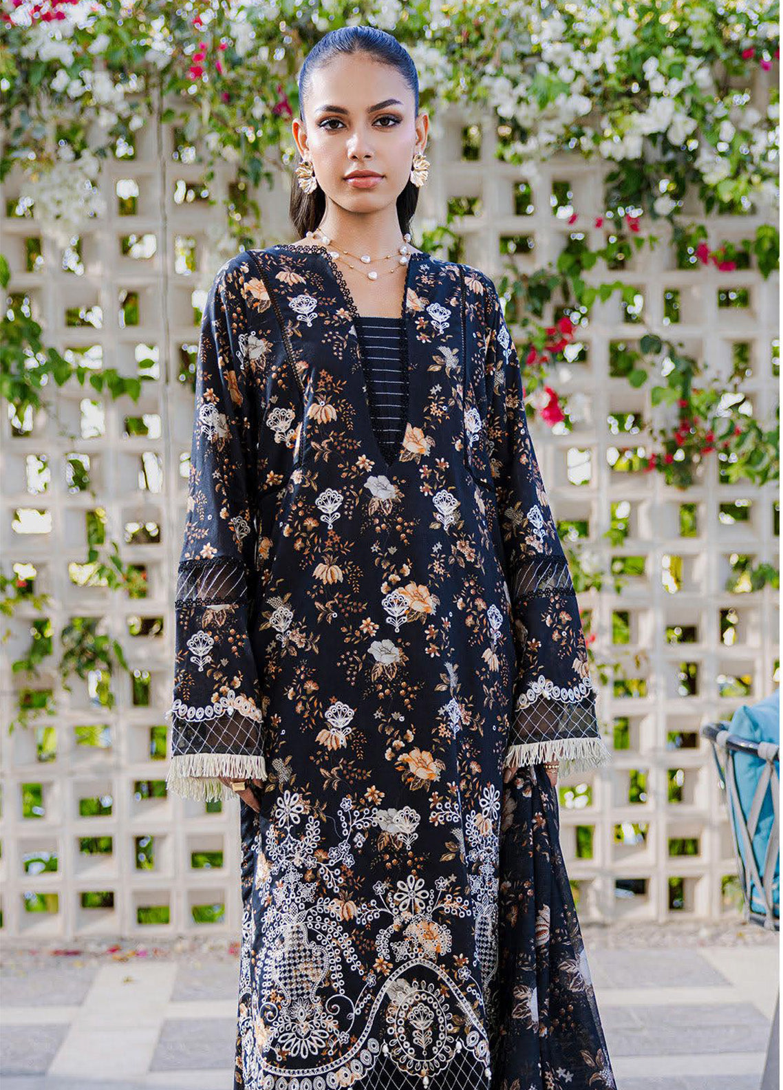 Zellbury Chikankari Lawn 3 Piece Unstitched Suit WUS25E30816 Zellbury Chikankari Lawn 3 Piece Unstitched Suit WUS25E30816