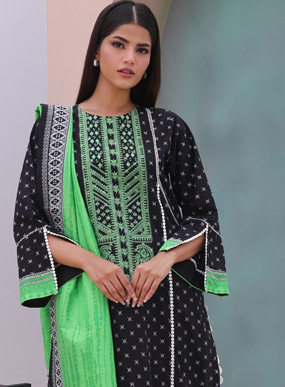 Zellbury Embroidered Cambric 2 Piece Unstitched Suit WUC24E20027 Zellbury Embroidered Cambric 2 Piece Unstitched Suit WUC24E20027