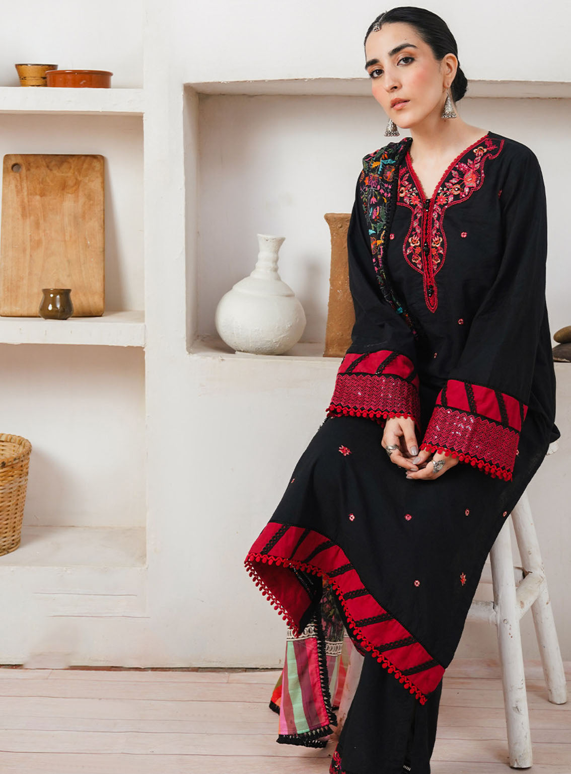 Zellbury Embroidered Cambric 3 Piece Unstitched Suit WUC24E30084 Zellbury Embroidered Cambric 3 Piece Unstitched Suit WUC24E30084