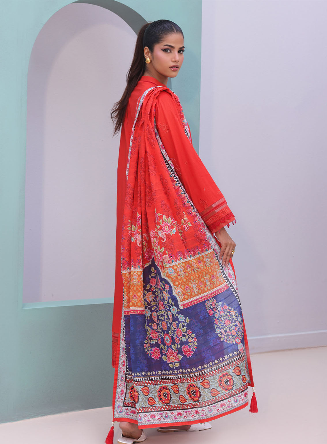 Zellbury Embroidered Cambric 3 Piece Unstitched Suit WUC24E30152 Zellbury Embroidered Cambric 3 Piece Unstitched Suit WUC24E30152