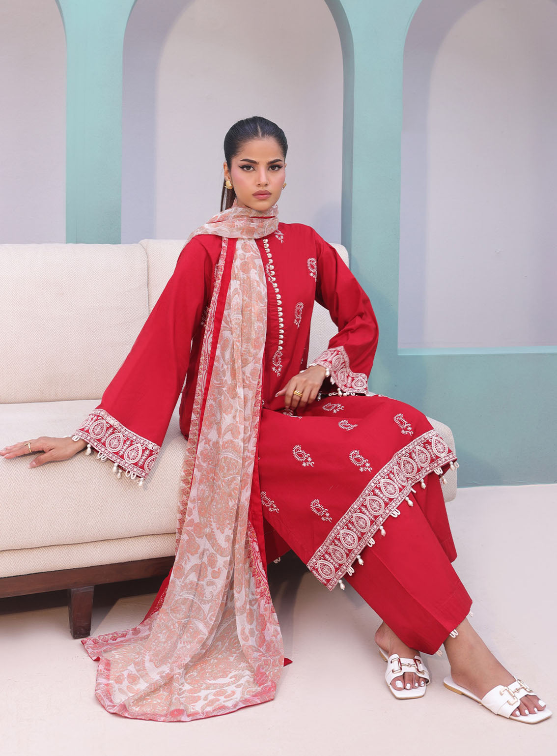 Zellbury Embroidered Cambric 3 Piece Unstitched Suit WUC24E30602 Zellbury Embroidered Cambric 3 Piece Unstitched Suit WUC24E30602