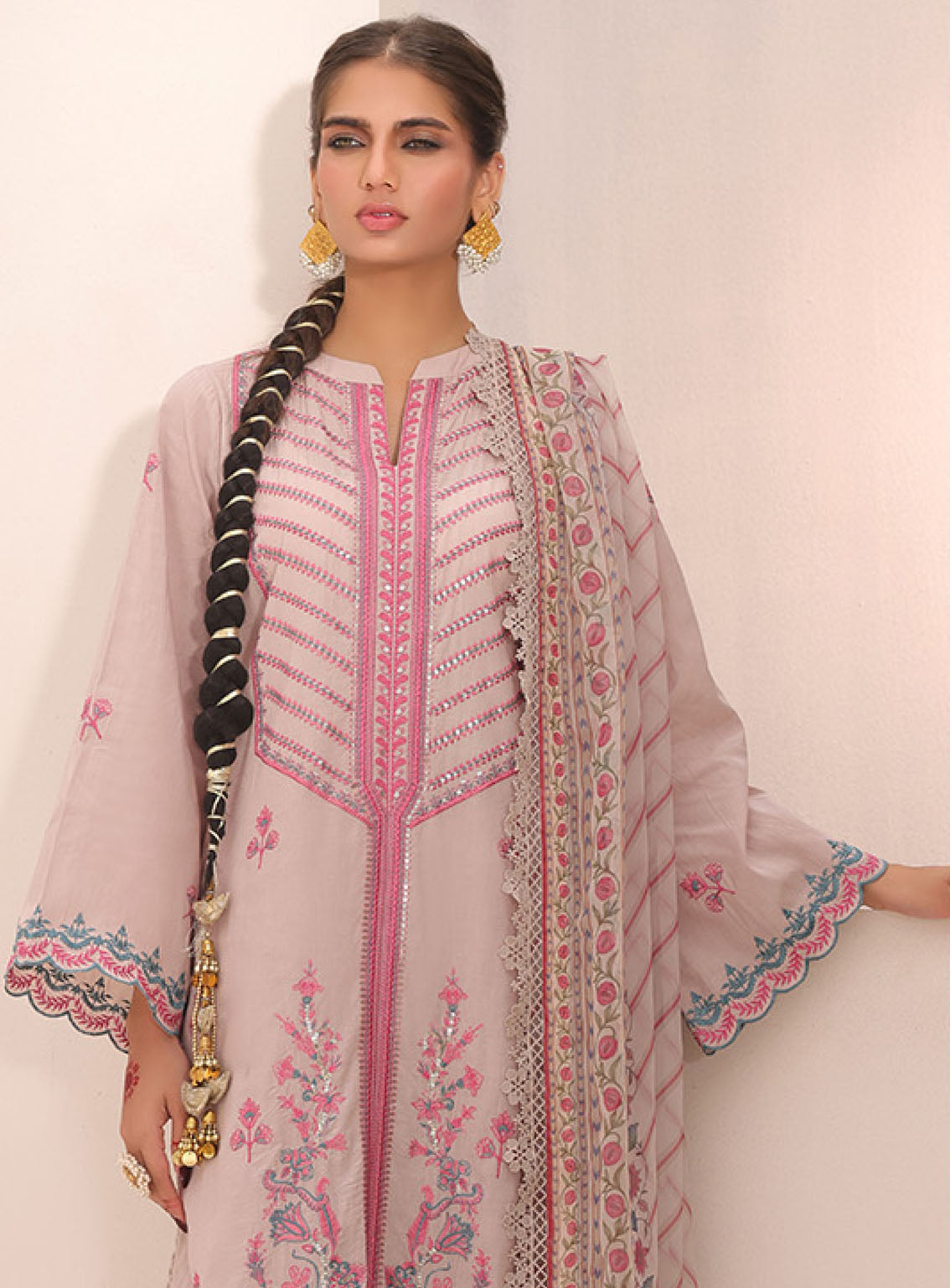 Zellbury Embroidered Cambric 3 Piece Unstitched Suit WUC24E31552 Zellbury Embroidered Cambric 3 Piece Unstitched Suit WUC24E31552