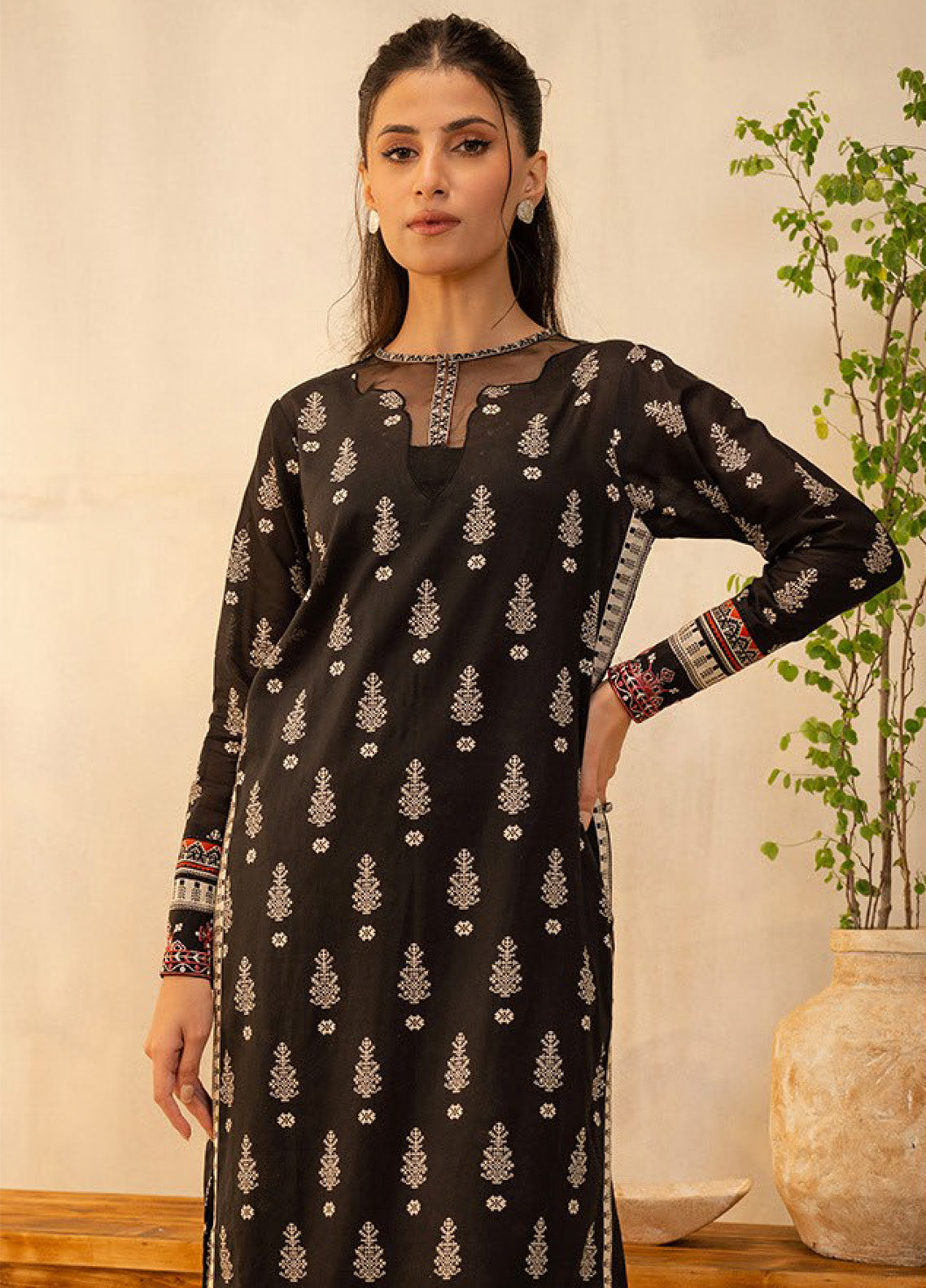 Zellbury Embroidered Lawn 2 Piece Unstitched Suit WUS25E20018 Zellbury Embroidered Lawn 2 Piece Unstitched Suit WUS25E20018