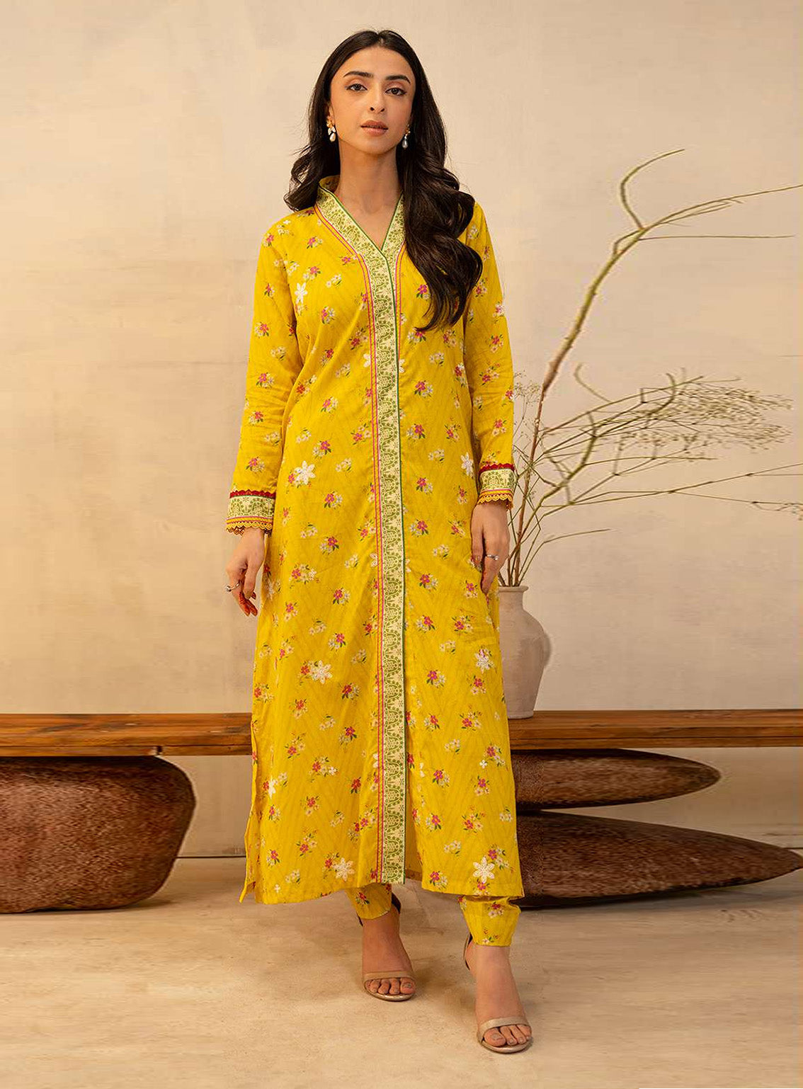 Zellbury Embroidered Lawn 2 Piece Unstitched Suit WUS25E20098 Zellbury Embroidered Lawn 2 Piece Unstitched Suit WUS25E20098