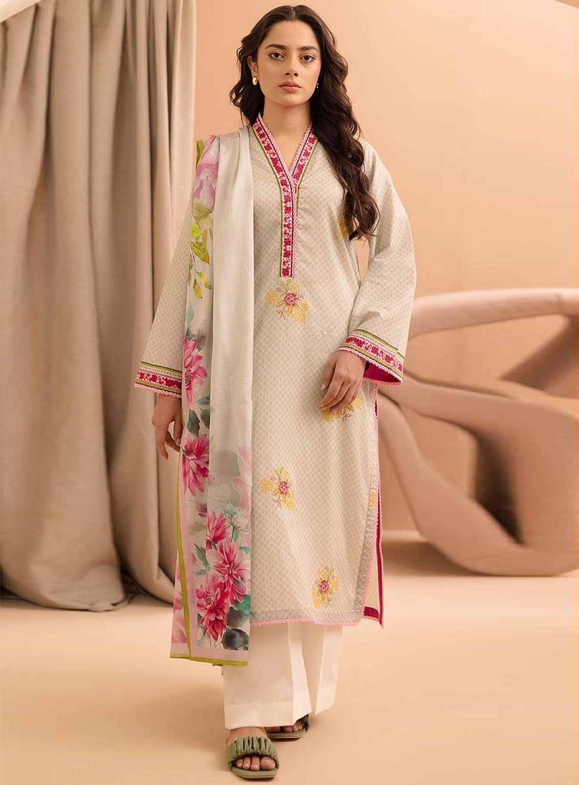 Zellbury Printed Lawn 2 Piece Unstitched Suit WUS25E20239 Zellbury Printed Lawn 2 Piece Unstitched Suit WUS25E20239