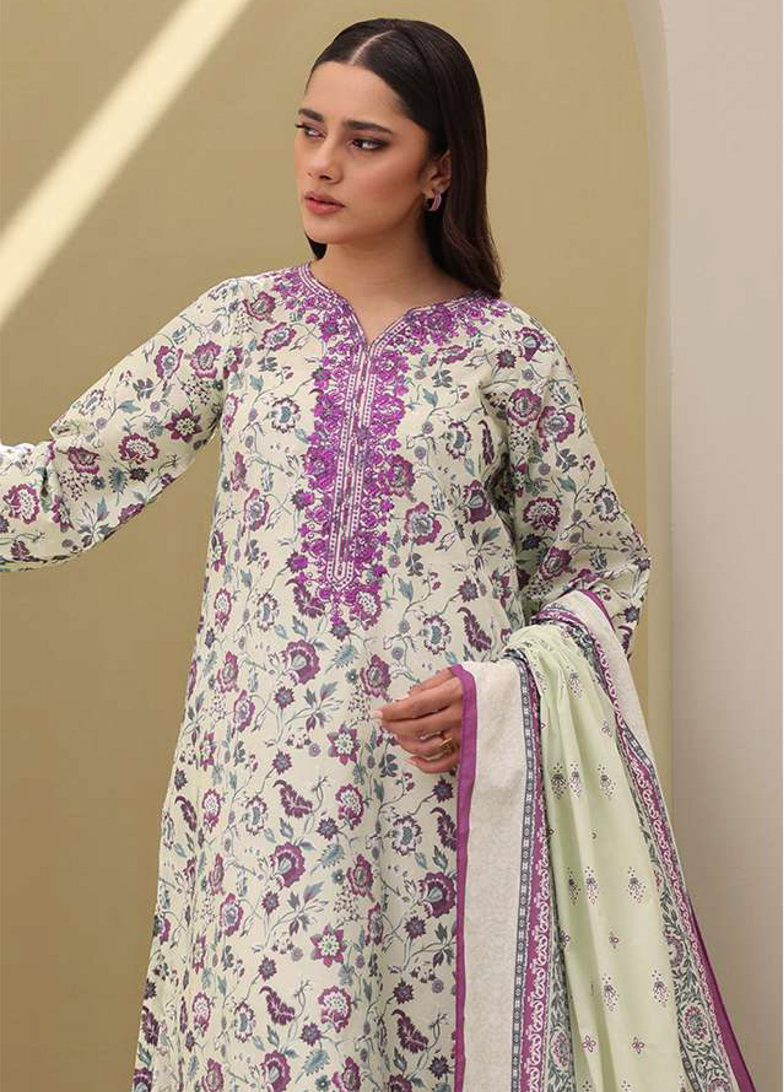 Zellbury Embroidered Lawn 2 Piece Unstitched Suit WUS25E20313 Zellbury Embroidered Lawn 2 Piece Unstitched Suit WUS25E20313