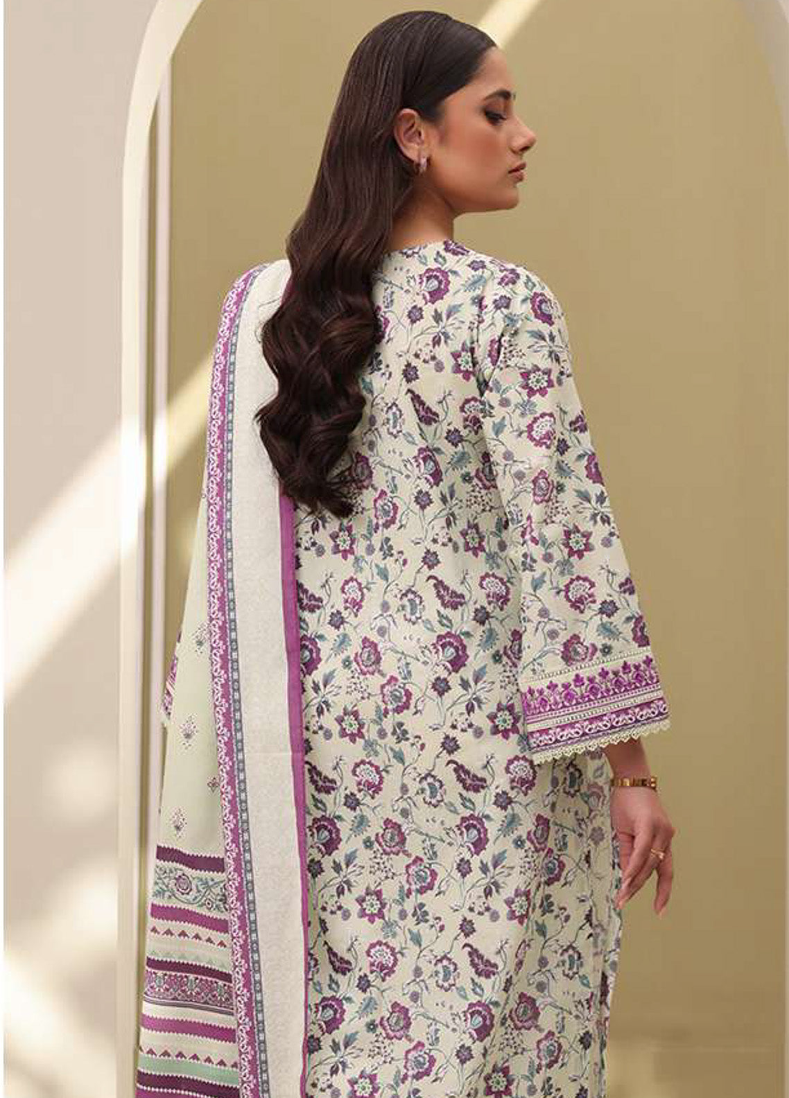 Zellbury Embroidered Lawn 2 Piece Unstitched Suit WUS25E20313 Zellbury Embroidered Lawn 2 Piece Unstitched Suit WUS25E20313