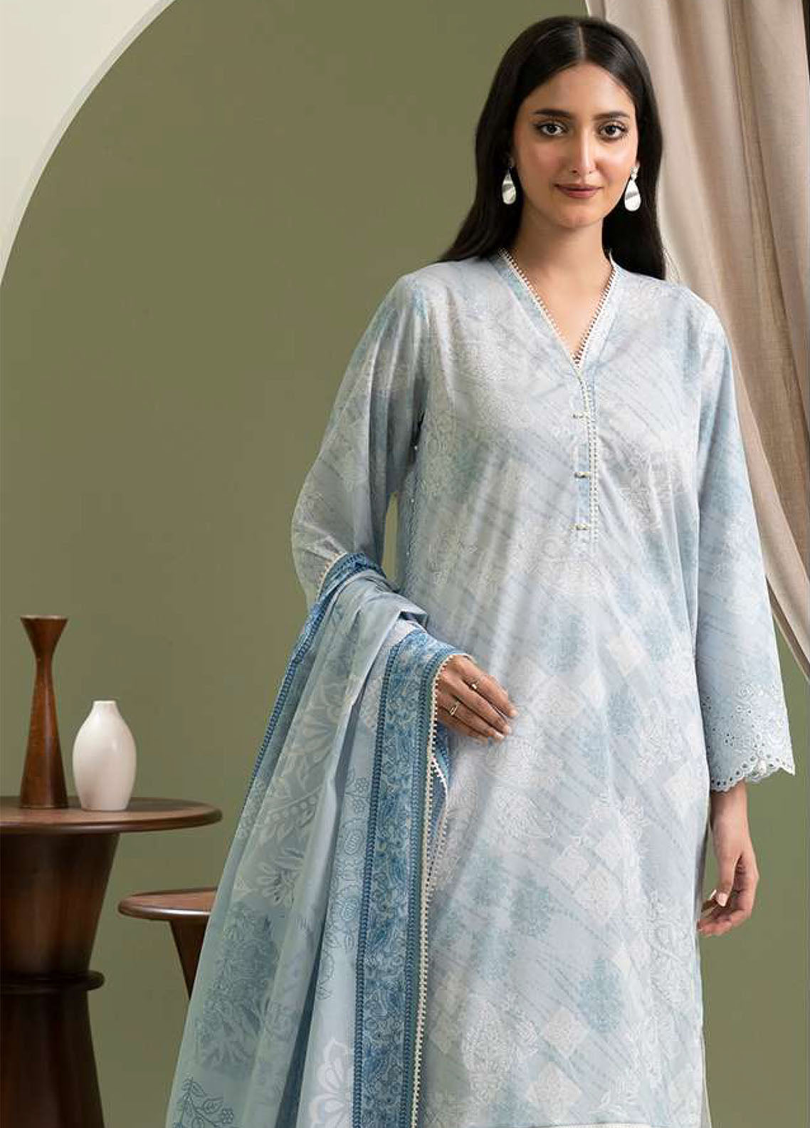 Zellbury Embroidered Lawn 2 Piece Unstitched Suit WUS25E20422 Zellbury Embroidered Lawn 2 Piece Unstitched Suit WUS25E20422