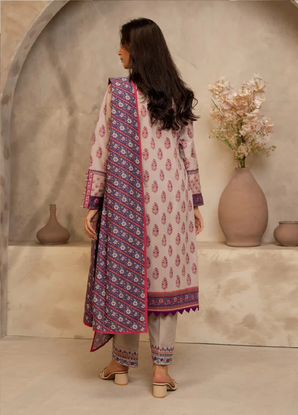 Zellbury Embroidered Lawn 3 Piece Unstitched Suit WUS25E30064 Zellbury Embroidered Lawn 3 Piece Unstitched Suit WUS25E30064